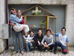 giochi all'aperto - costruire una chiesa con mezzi di fortuna