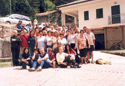 il gruppo con le famiglie e Don Berniero