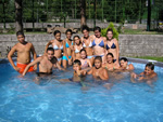 Serino: una foto di gruppo in piscina