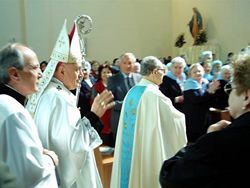 S.E. l'Arcivescovo Gerardo Pierro ed il parroco Mons. Berniero Carucci